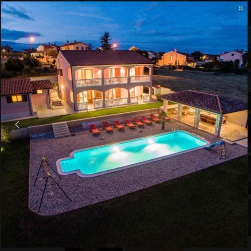 Villa With 6 Bedrooms In Pomer With Private Pool And Wifi