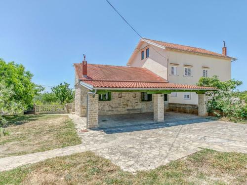 Simplistic Chalet In Poli?nik With Barbecue