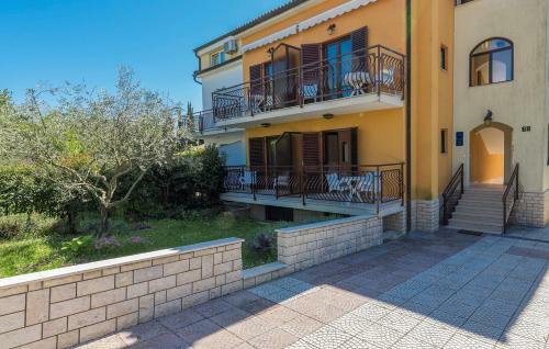 Hostal Apartment Complex Hajpek