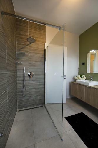 Spacious Villa With Private Pool And Jacuzzi In Porec