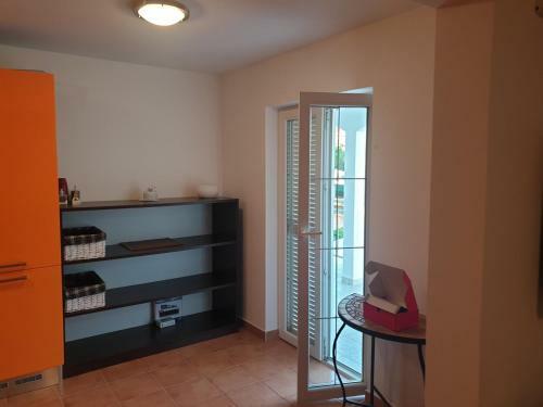 Apartman Marija Maj - Two Bedroom Apartment With A Spacious Terrace