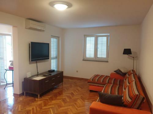 Apartman Marija Maj - Two Bedroom Apartment With A Spacious Terrace