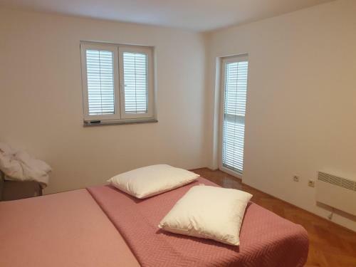 Apartman Marija Maj - Two Bedroom Apartment With A Spacious Terrace