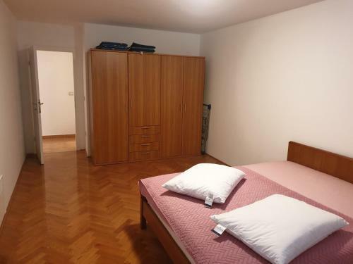 Apartman Marija Maj - Two Bedroom Apartment With A Spacious Terrace