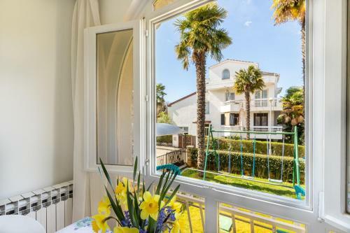 Hostal Apartments Ada Near The Sea