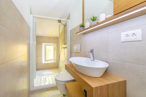 Hostal Apartments Ada Near The Sea
