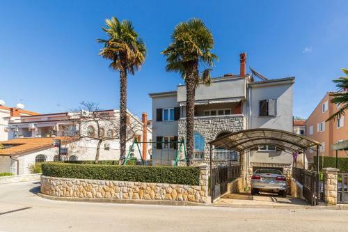 Hostal Apartments Ada Near The Sea