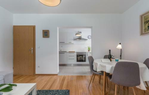 Apartment Orchis With Balcony In The City Center