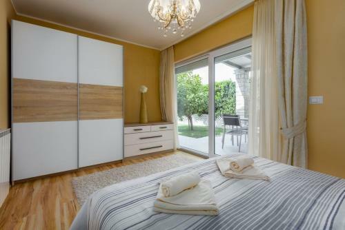 Exclusive Villa In Porec For 10 Persons With A Beautiful Garden