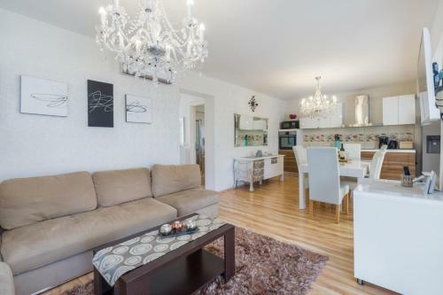 Exclusive Villa In Porec For 10 Persons With A Beautiful Garden