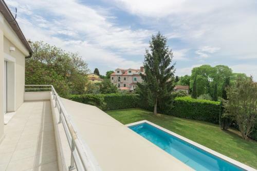 Exclusive Villa In Porec For 10 Persons With A Beautiful Garden
