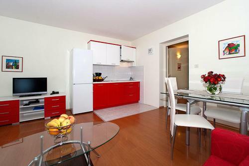 Apartments Veli Maj 1448