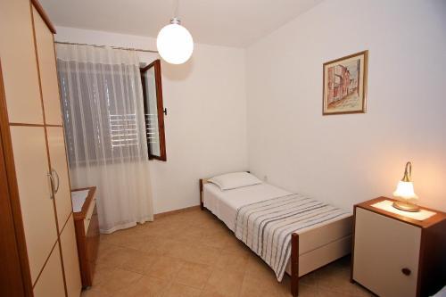 Apartment Mika-150m From The Sea