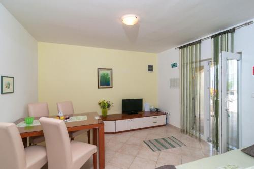Apartments Lovorka