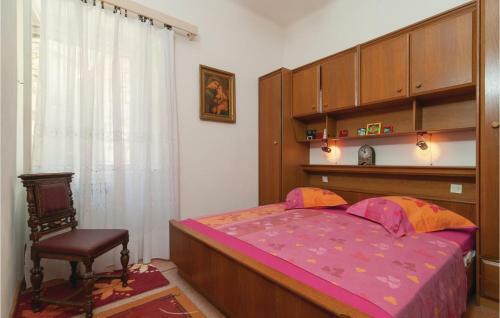 Three-bedroom Apartment In Povlja