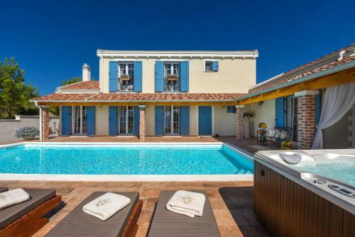 New Villa Mek