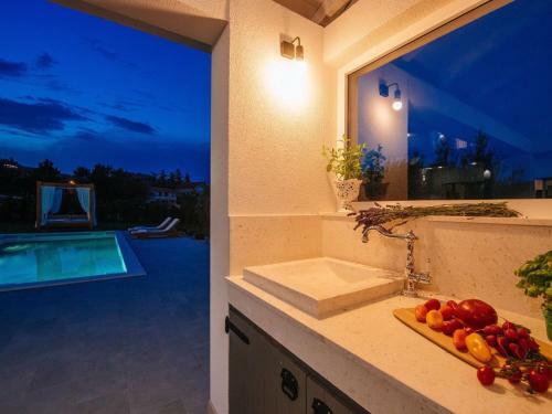 Luxurious Villa In Pridraga With Pool