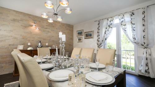 4* Villa Carina With Heated Pool