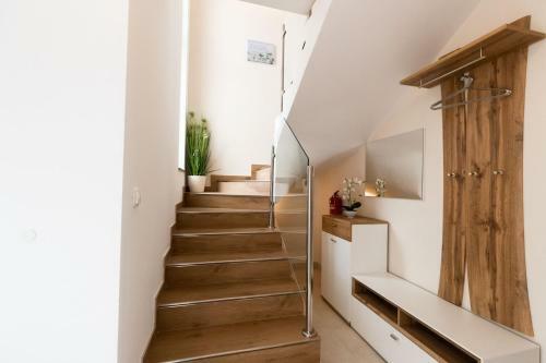 Crowonder Beachfront Reiterer Villa V1