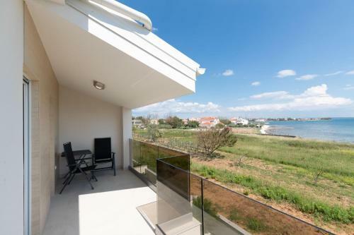 Crowonder Beachfront Reiterer Villa V1