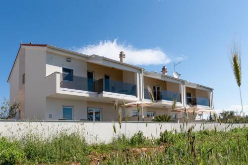 Crowonder Beachfront Reiterer Villa V1