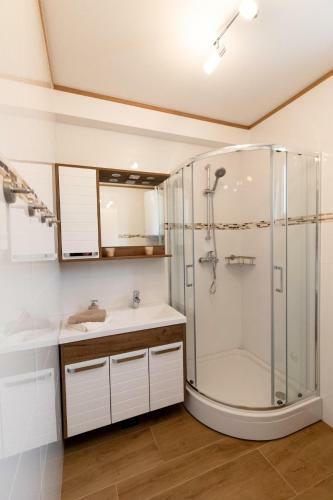 Crowonder Beachfront Reiterer Villa V1
