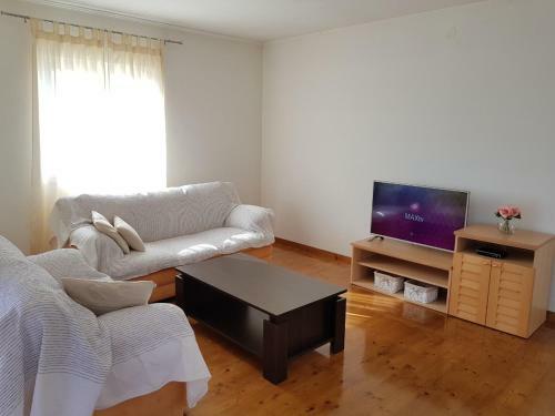 Spacious Apartment Lena Near The Beach