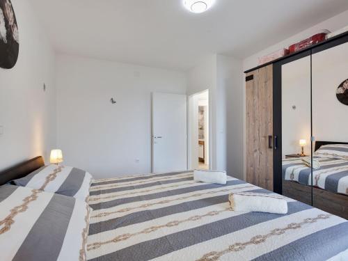 Spacious Holiday Home In Privlaka Near Sea Beach