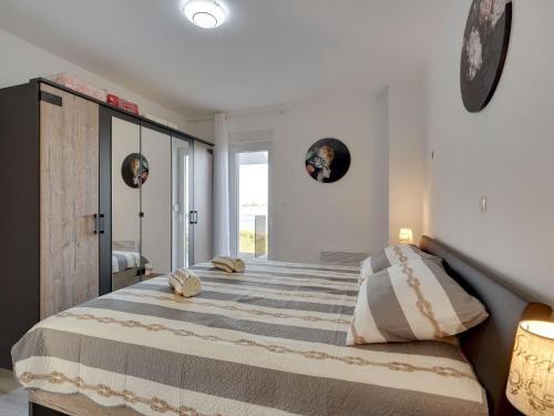 Spacious Holiday Home In Privlaka Near Sea Beach