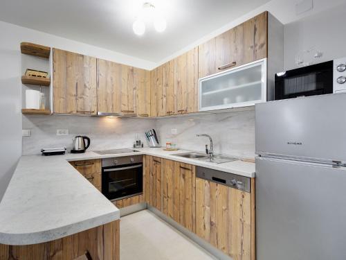 Spacious Holiday Home In Privlaka Near Sea Beach