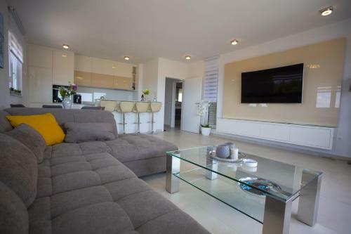 A&d Deluxe Penthouse Apartment Dani