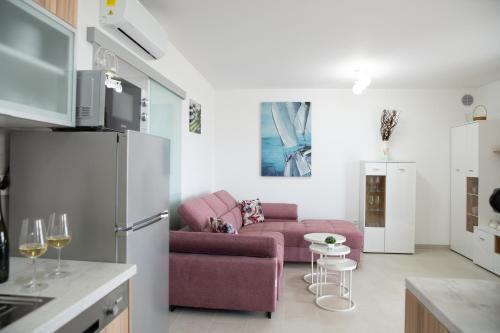 Beachfront 3 Bedroom Villa With Jacuzzy Sga1
