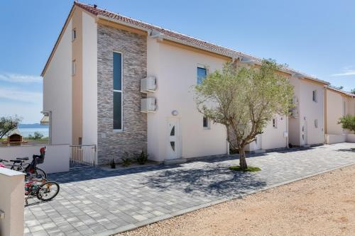 Beachfront 3 Bedroom Villa With Jacuzzy Sga1