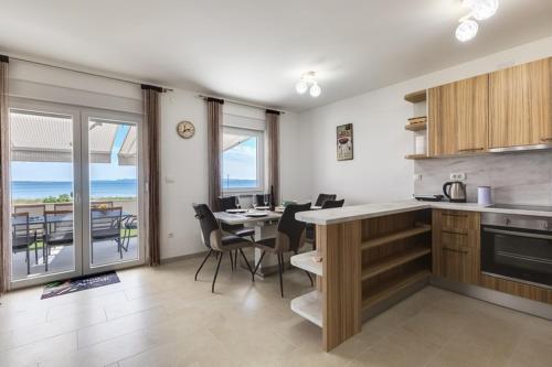 Two Bedroom Beachfront Villa With Jacuzzy - Sga3