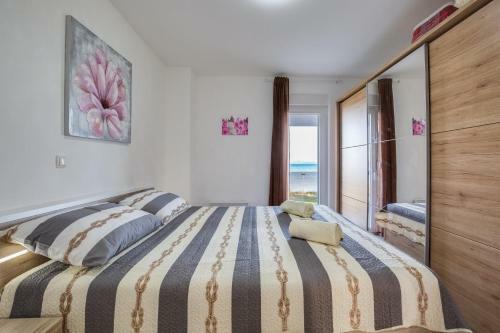 Crowonder Beachfront Garden Villa With Jacuzzi- B2