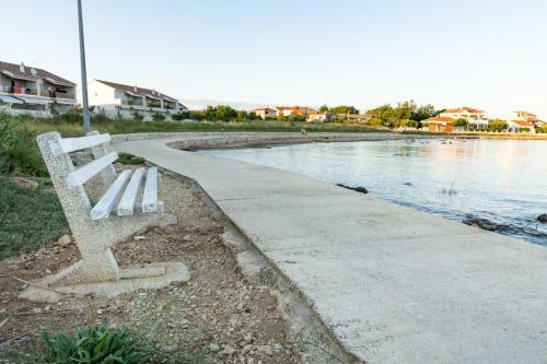 Crowonder Beachfront Garden Villa With Jacuzzi- B2