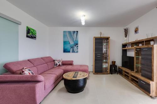 Crowonder Beachfront Garden Villa With Jacuzzi- B3