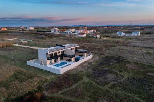 Luxury Beachfront 4 Bedroom Villa With Private Pool****