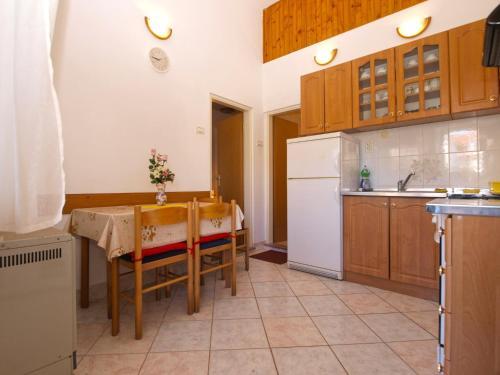 Apartments Mladen 1588