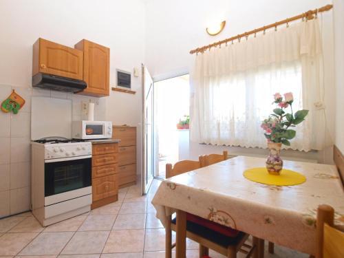 Apartments Mladen 1588