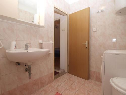 Apartments Mladen 1588