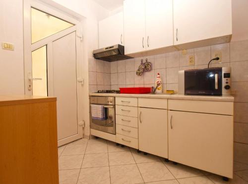 Apartments Mladen 1588