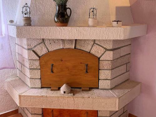 Cozy Dorina Apartment For 2 With A Fireplace
