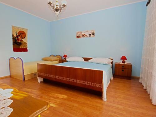 Apartments Nevina 1230