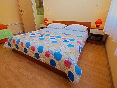 Apartments Nevina 1230