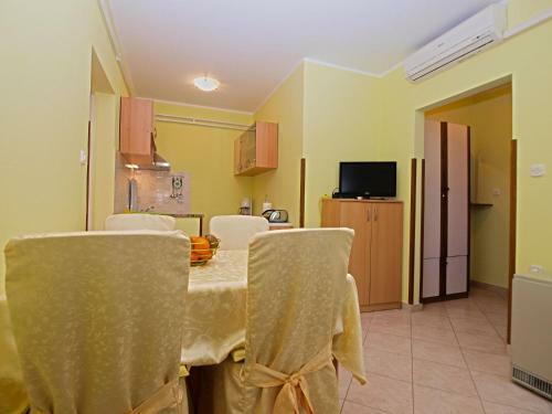 Apartments Nevina 1230