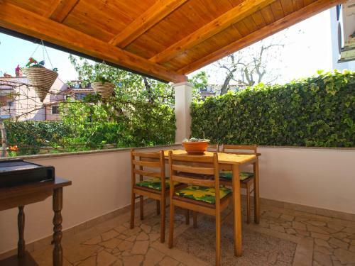 Apartments Nevina 1230