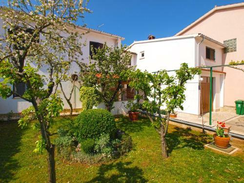Apartments Nevina 1230