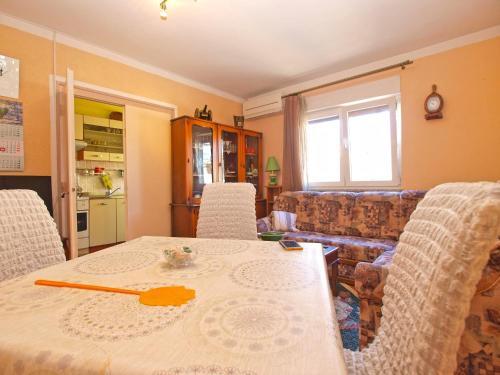 Apartment Almira 1570
