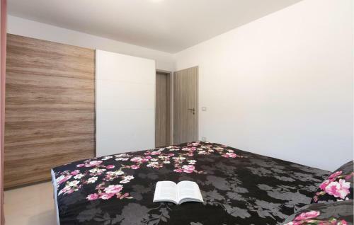 Three-bedroom Holiday Home In Pula